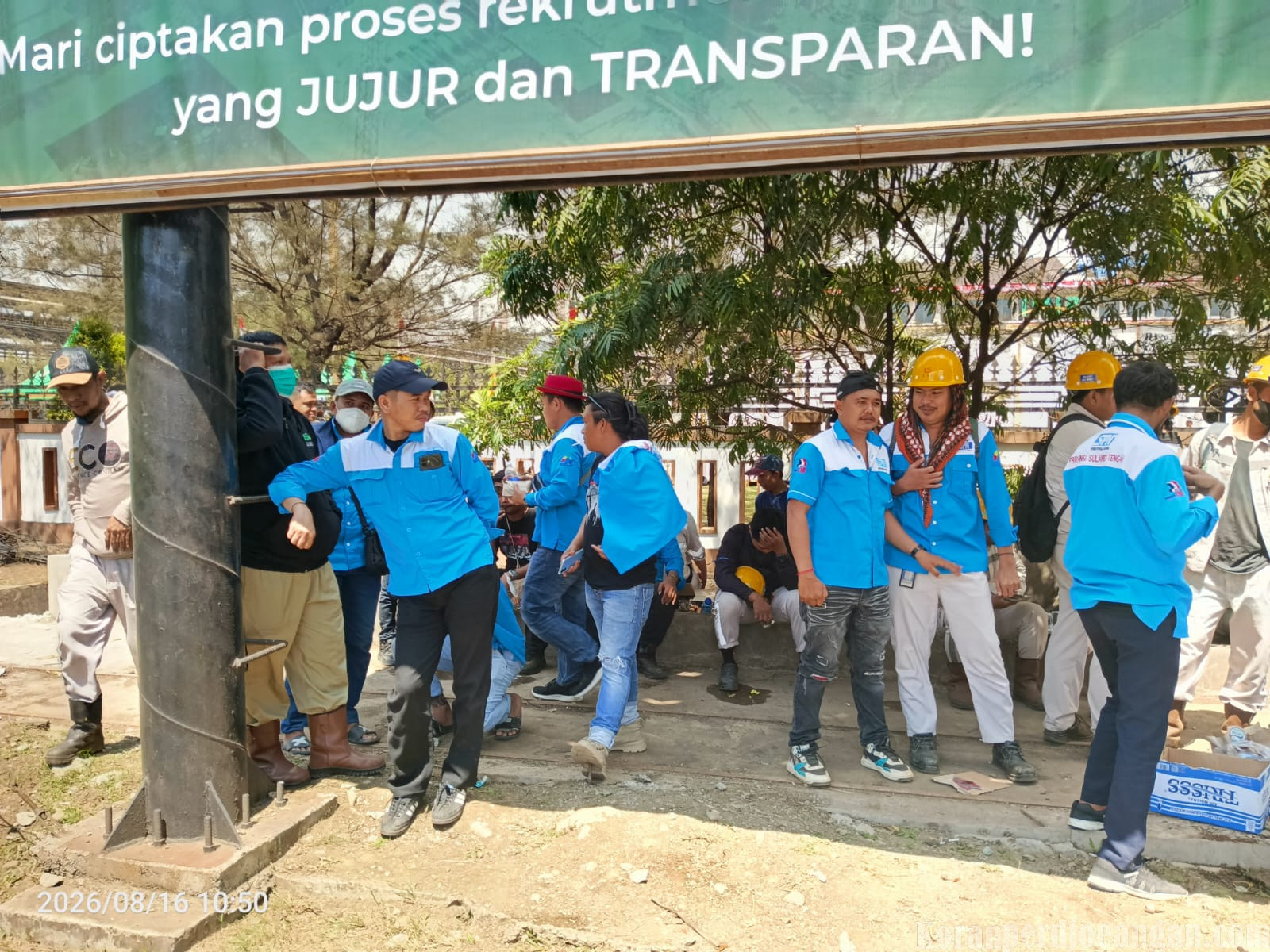 Buruh Berteduh di Bawah Pohon, Potret Risiko Perubahan Iklim di Kawasan Industri Morowali