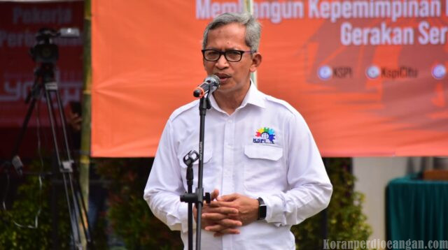 Sekjen KSPI Ramidi Membuka Leadership Camp Perempuan dan Pekerja Muda KSPI melalui Upacara