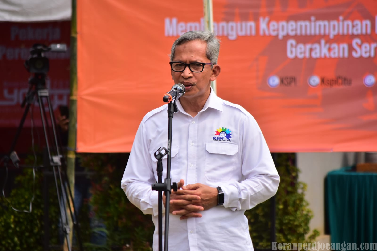 Sekjen KSPI Ramidi Membuka Leadership Camp Perempuan dan Pekerja Muda KSPI melalui Upacara