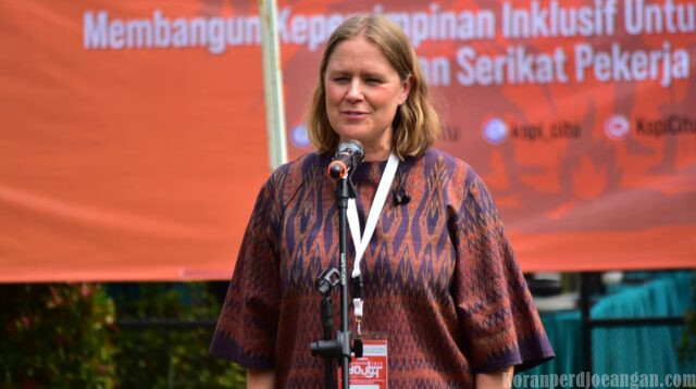 International Adviser Head Office DTDA Hadir dalam Pembukaan Leadership Camp Perempuan dan Pekerja Muda KSPI
