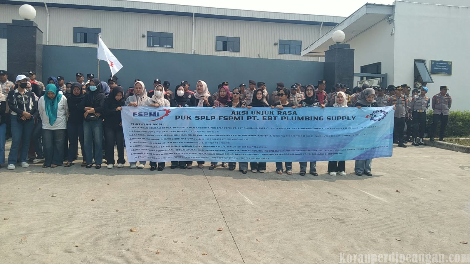 Sampaikan 8 Tuntutan, PUK SPLP FSPMI PT EBT Plumbing Supply Gelar Aksi Unjuk Rasa