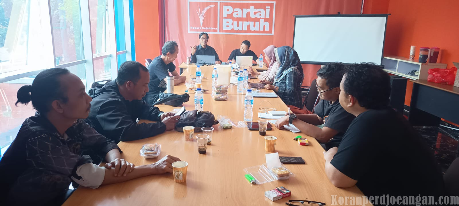 Pimpinan Redaksi Tegaskan Konsistensi Menyuarakan Isu Perjuangan Buruh Dalam Rapat Rutin Media Perdjoeangan FSPMI