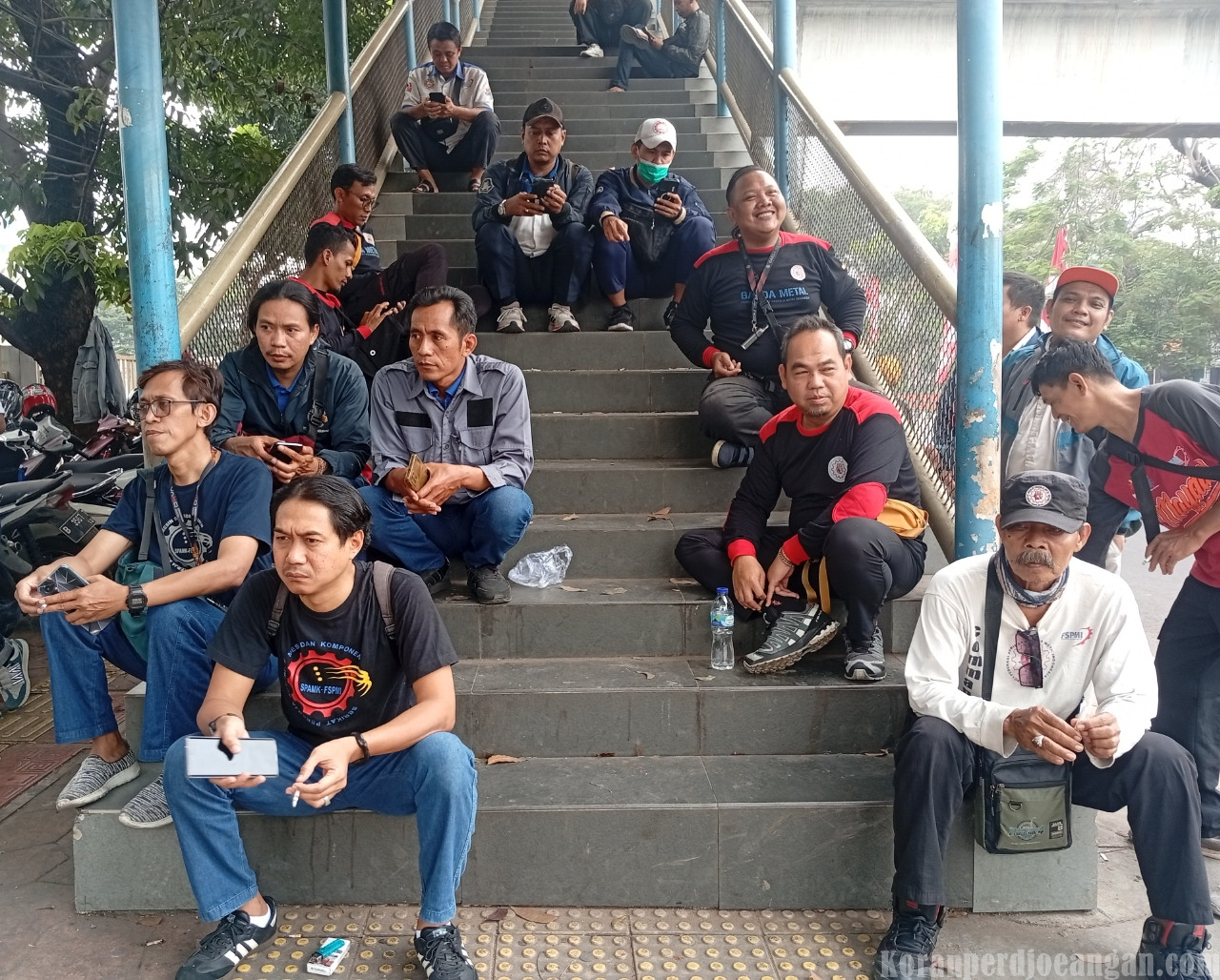 Ketika Benteng Kesejahteraan Kelas Pekerja Tak Bisa Ditembus dari Luar
