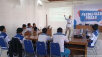 Menguatkan Posisi Buruh Lewat Organisasi: Alin Kosasih Paparkan Pentingnya Serikat Pekerja dalam Pendidikan Dasar Ketenagakerjaan Menguatkan Posisi Buruh Lewat Organisasi: Alin Kosasih Paparkan Pentingnya Serikat Pekerja dalam Pendidikan Dasar Ketenagakerjaan