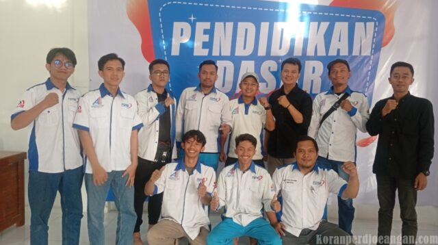 Menatap Masa Depan Kesadaran Buruh Melalui Pendidikan Dasar