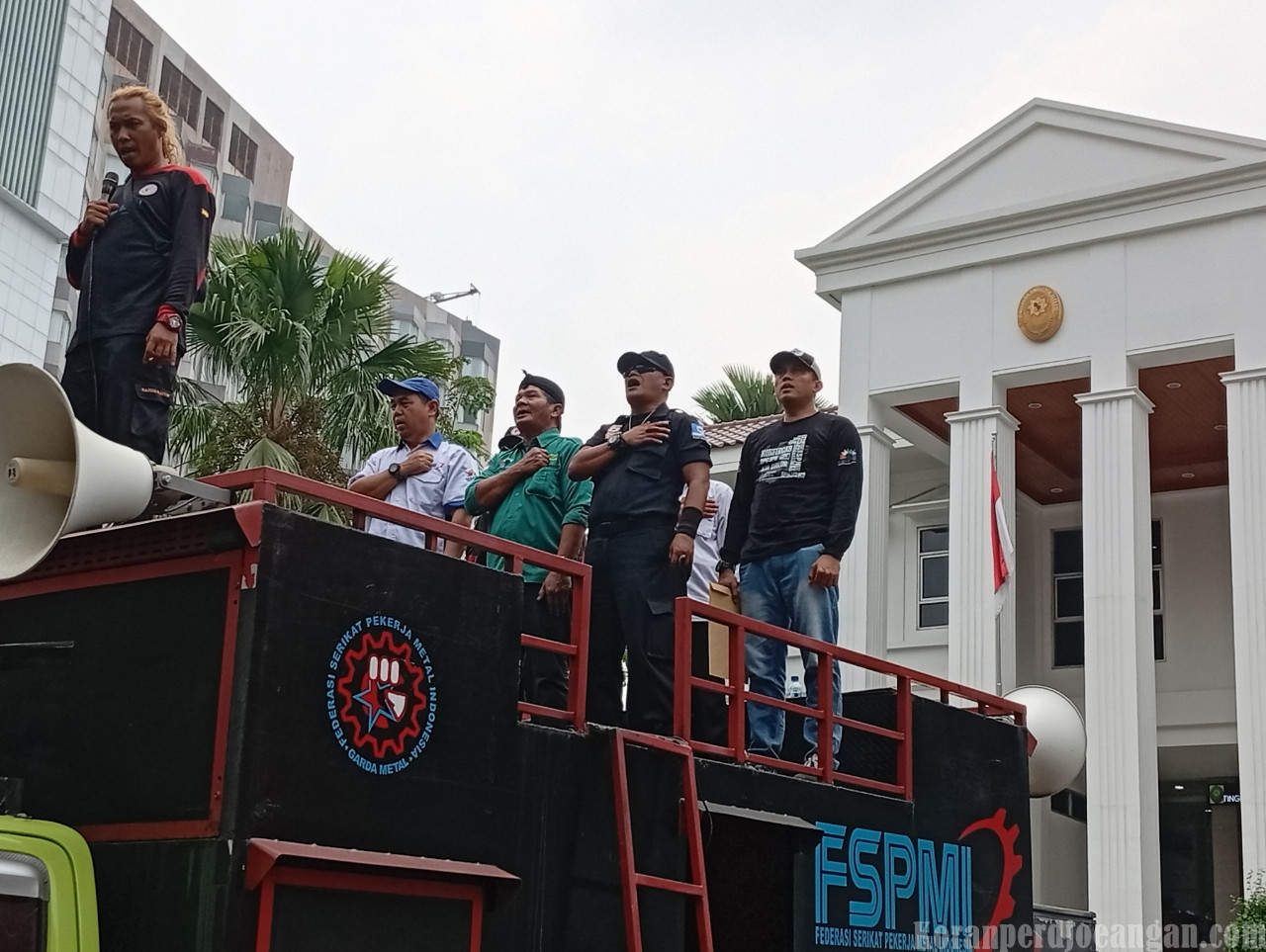 Dibalik Aksi Buruh KSPI Jabar di PTTUN:  Si Jalu Dan Pasukan Berada di Garis Depan