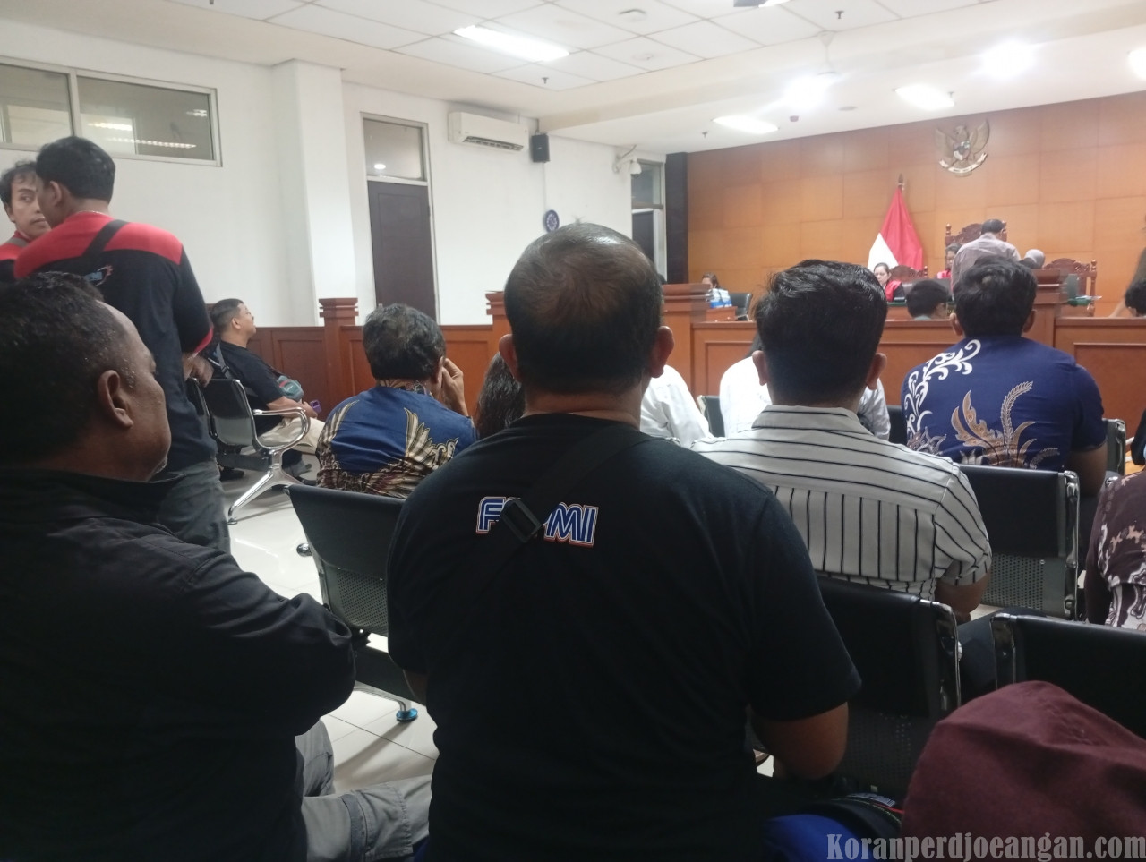 Anggota FSPMI Penuhi Ruang Sidang PN Jakarta Timur, Perkara Nomor 155 Kembali Ditunda