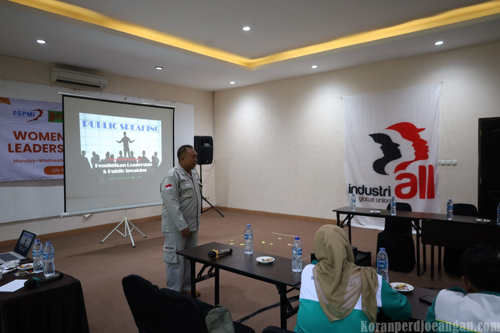 Women and Youth Leadership : Membangun Pemimpin Muda yang Terampil Berkomunikasi dan Percaya Diri