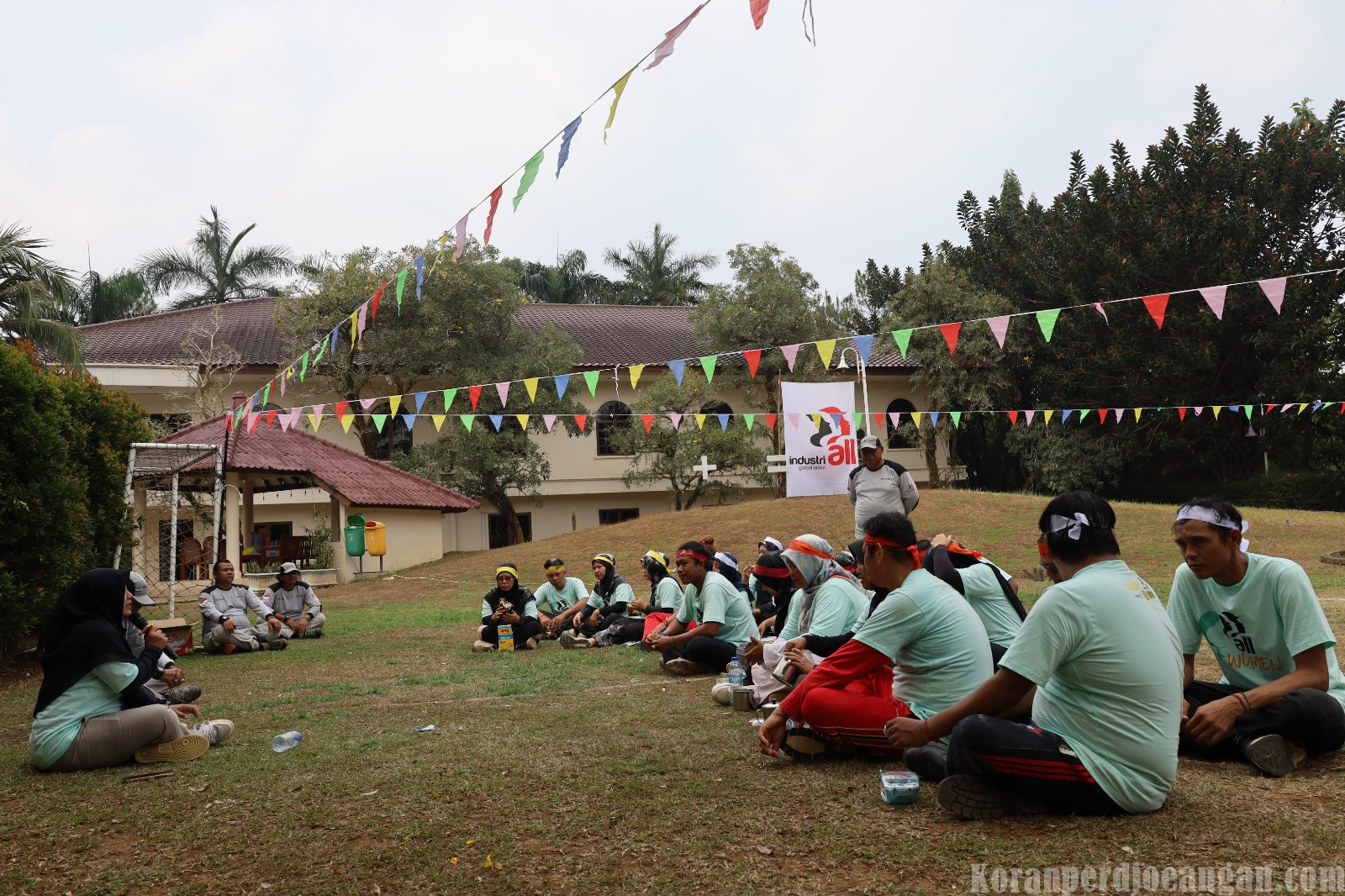 Hari Ketiga Women and Youth Leadership : Perkuat Komunikasi dan Kepercayaan Melalui Outbound