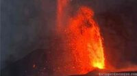 Gunung Anak Krakatau Kembali Erupsi, Dentuman Terdengar hingga Bandung Raya Gunung Anak Krakatau Kembali Erupsi, Dentuman Terdengar hingga Bandung Raya