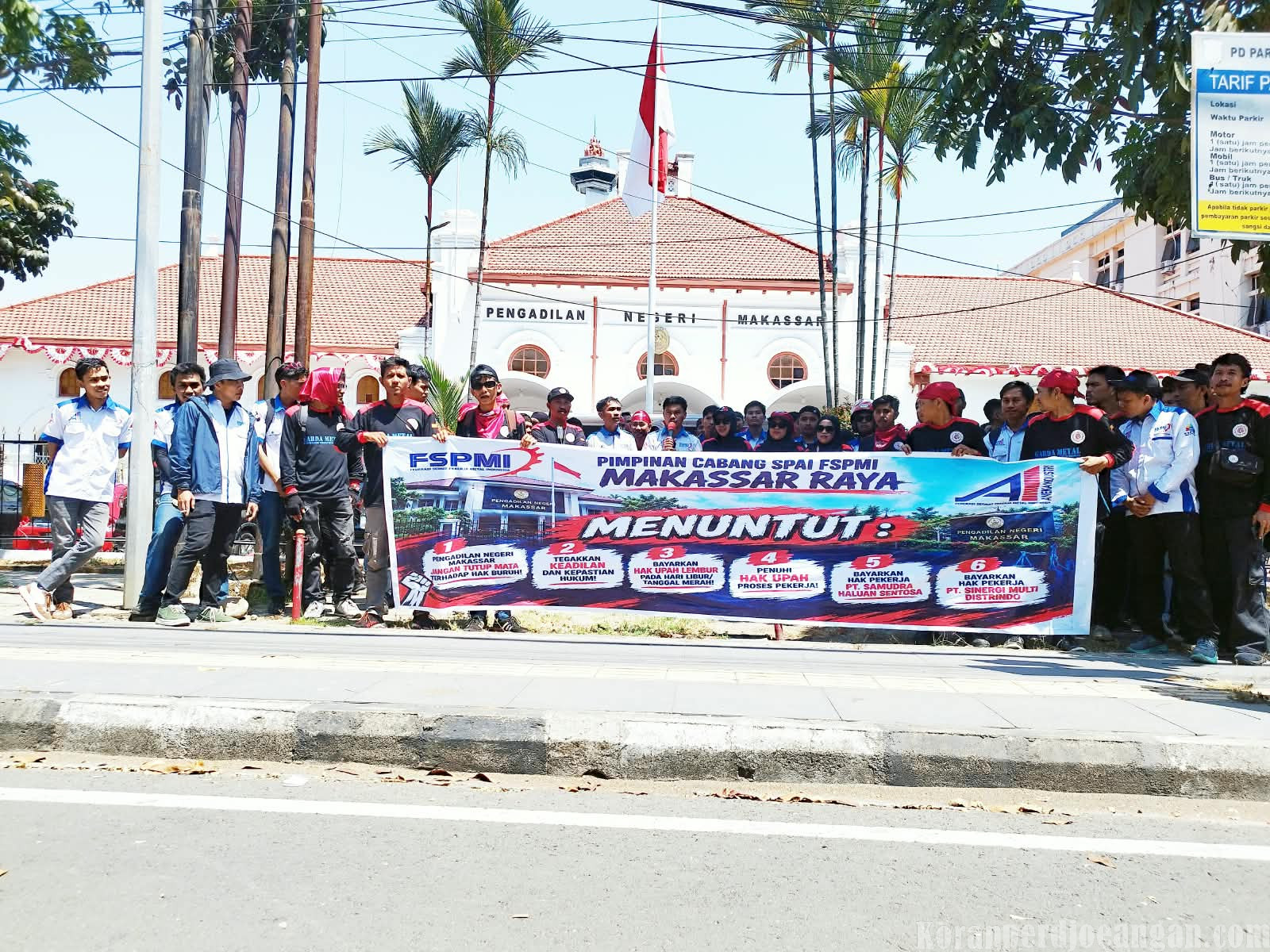 Kawal Sidang Gugatan Tanggal Merah, FSPMI Makassar Datangi PN Makassar