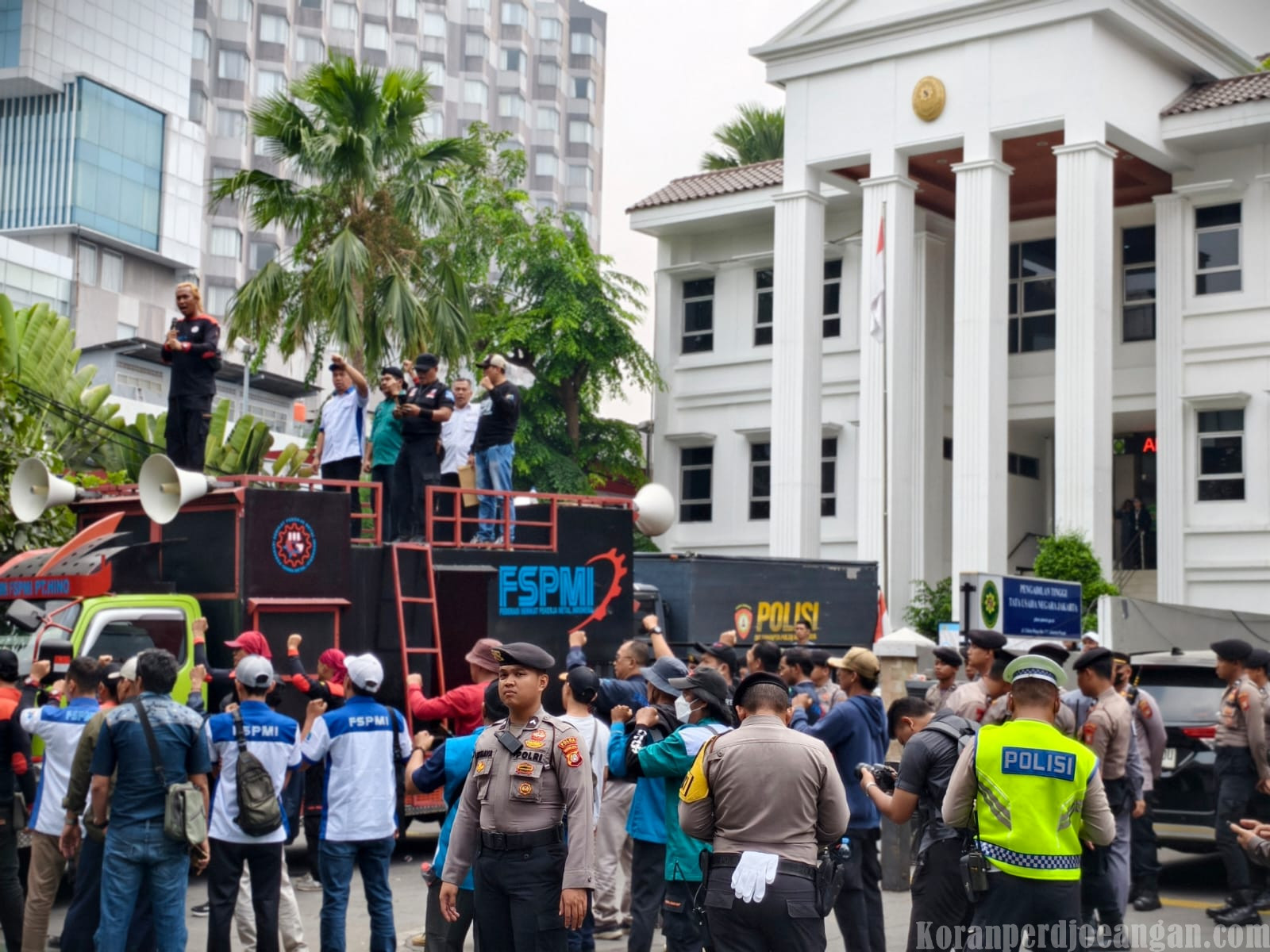 Gelar Aksi Damai, FSPMI Kawal UMSK Jabar & Tolak Banding Gubernur