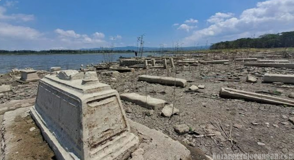Makam Kuno Muncul dari Dasar Waduk Gajah Mungkur, Jejak Desa yang Ditenggelamkan Kembali Terlihat