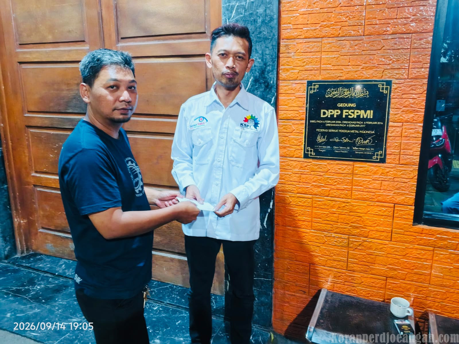 Solidaritas Lintas Batas, PUK SPAI FSPMI Ikapharmindo Salurkan Bantuan untuk Aktivis Jamkeswatch