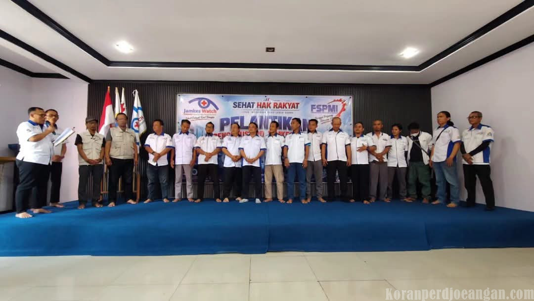 Resmi, Direktur Dewan Pimpinan Nasional Jamkeswatch FSPMI Melantik Pengurus Dewan Pimpinan Daerah Kota Bekasi