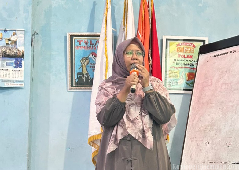 Upgrade skill, Upgrade Income : Sosial Media Marketing untuk Anggota PUK FSPMI SAI