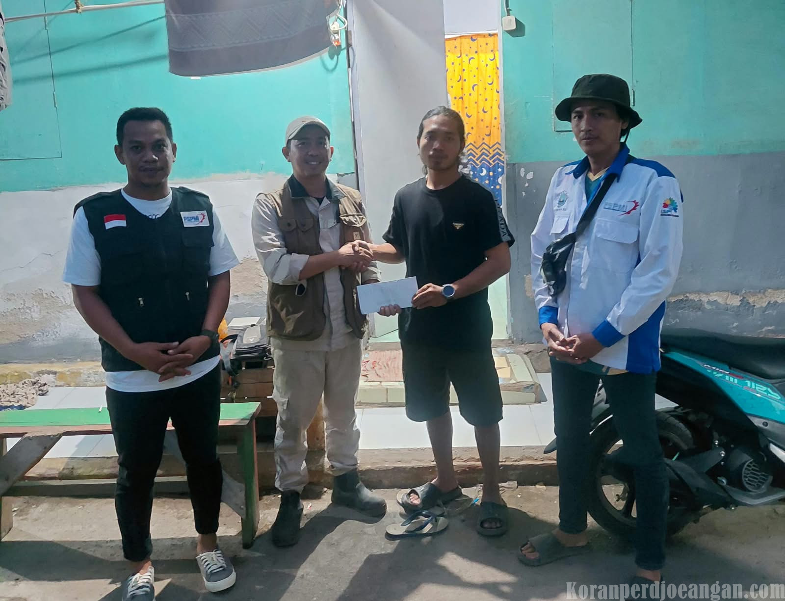 PC SPLP FSPMI Morowali Serahkan Donasi untuk Korban Kebakaran di Desa Fatufia