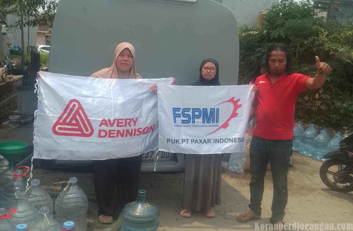 PT Paxar Indonesia Kembali Salurkan Bantuan Air Bersih untuk Warga Perumahan Bumi Cahaya Residence