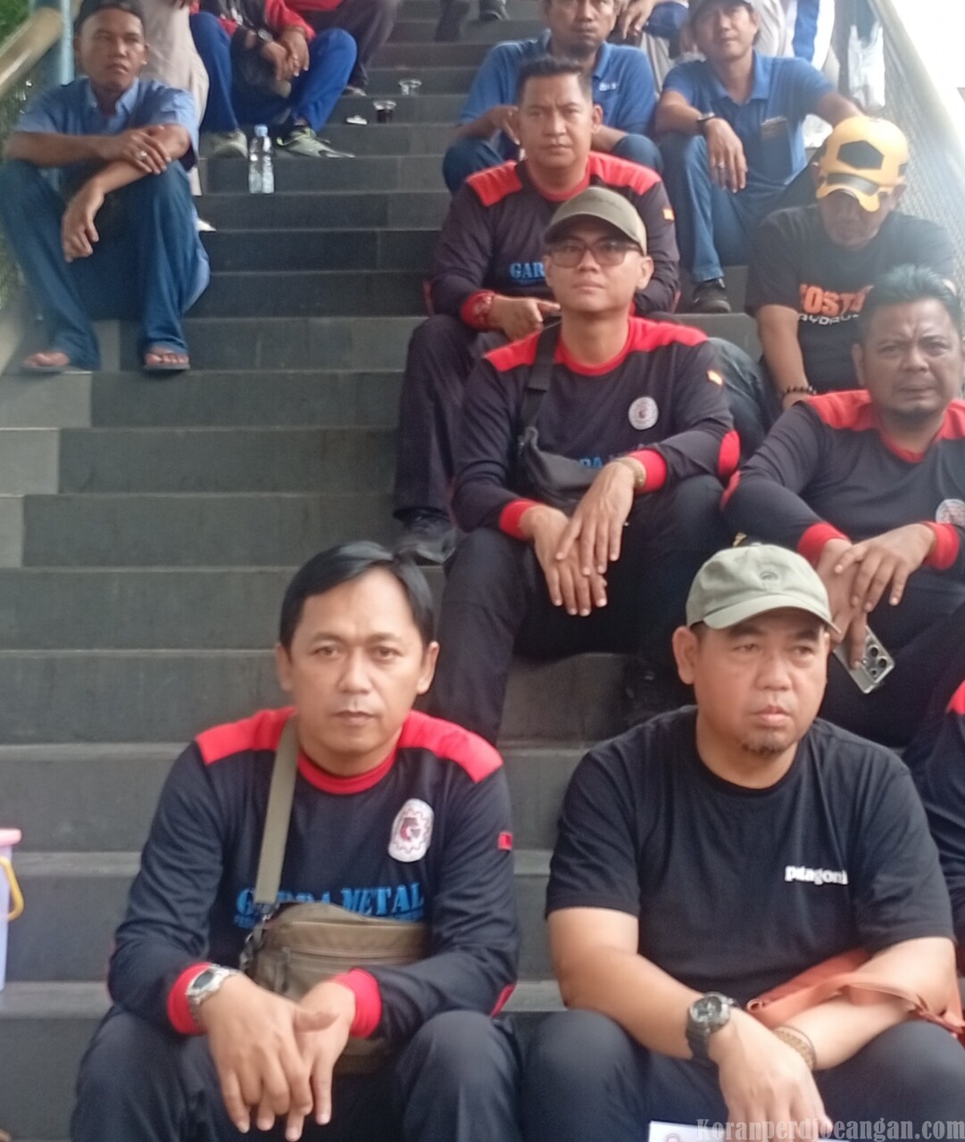 Garda Metal Tak Beranjak Mengawal FSPMI di Tengah Panjangnya Jalan Persidangan