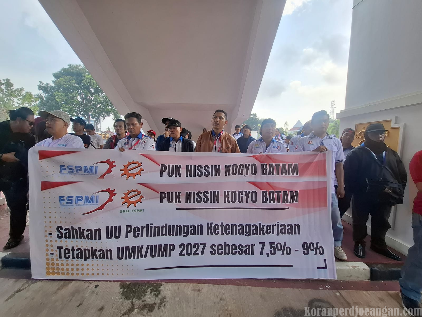 Tuntut UU Ketenagakerjaan disahkan buruh Batam datangi kantor DPRD kota Batam