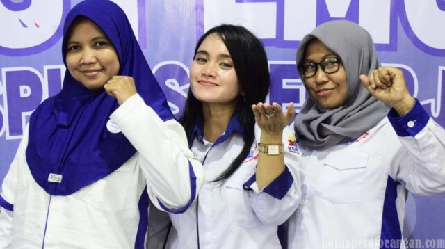 Buruh Harus Tahu Haknya, Bukan Hanya Kewajibannya. Ayo Berserikat! Buruh Harus Tahu Haknya, Bukan Hanya Kewajibannya. Ayo Berserikat!