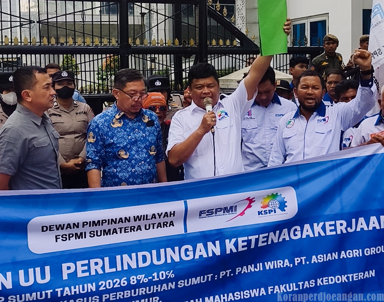 Massa Buruh FSPMI Geruduk Kantor DPRD Sumut, Tuntut Disahkannya UU Pelindungan Buruh tanpa Omnibus Law