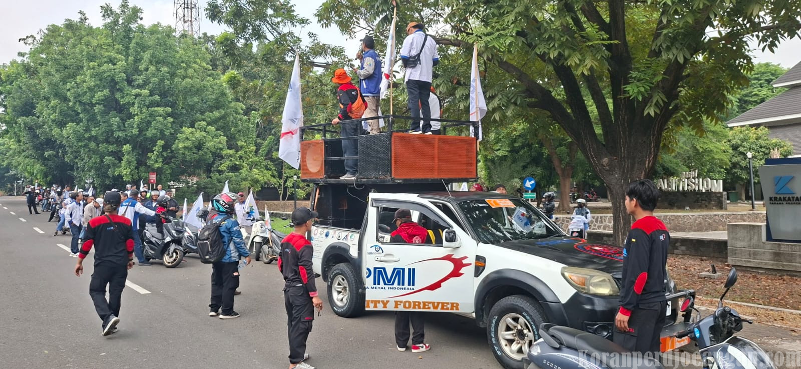 Datangi Kantor Pusat Pemerintahan Provinsi Banten, FSPMI Cilegon Sampaikan 6 Tuntutan