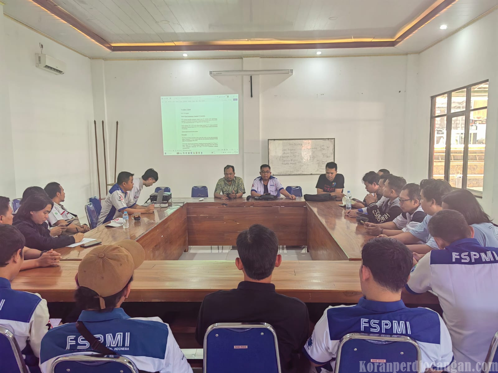 Rapat Rutin KC FSPMI Purwakarta Evaluasi Training Pengupahan, Fokus Pada Regenerasi dan Penguatan Ekonomi Anggota