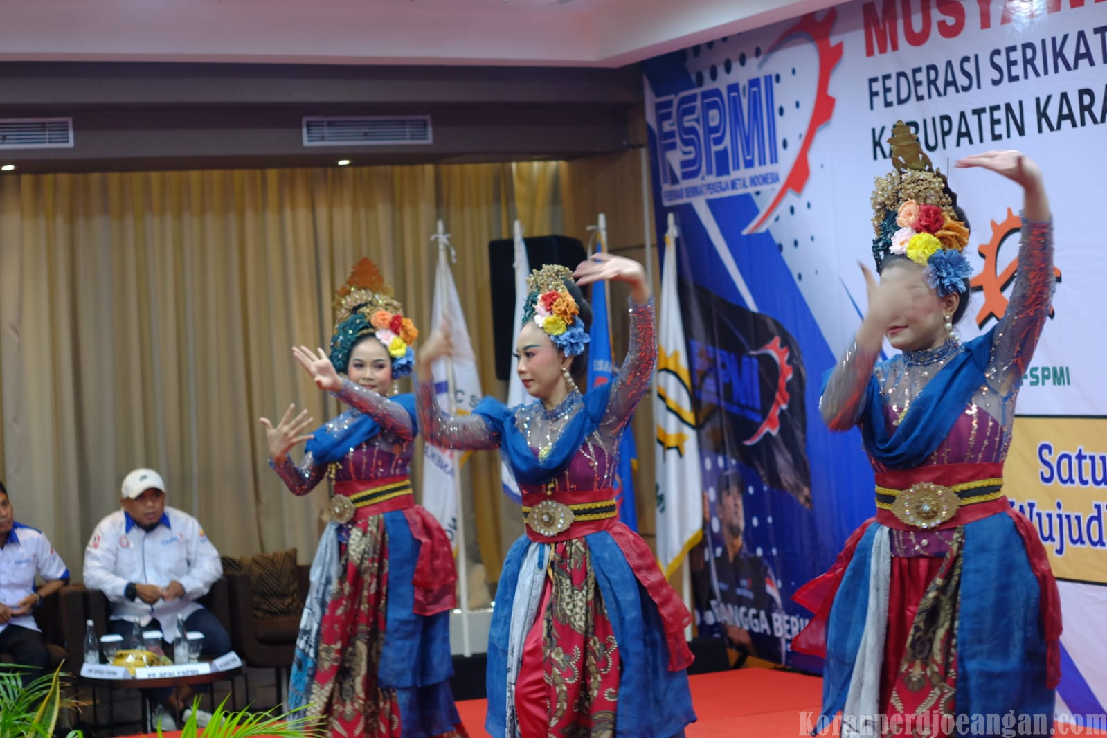 Tari Jaipongan Meriahkan Muscab Bersama PC SPA FSPMI Karawang