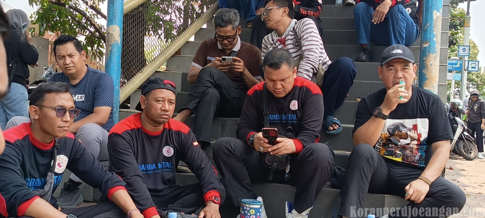 Sidang Perkara Gugatan FSPMI di PN Jakarta Timur Ditunda, Massa Pengawalan Sampaikan Kekecewaan