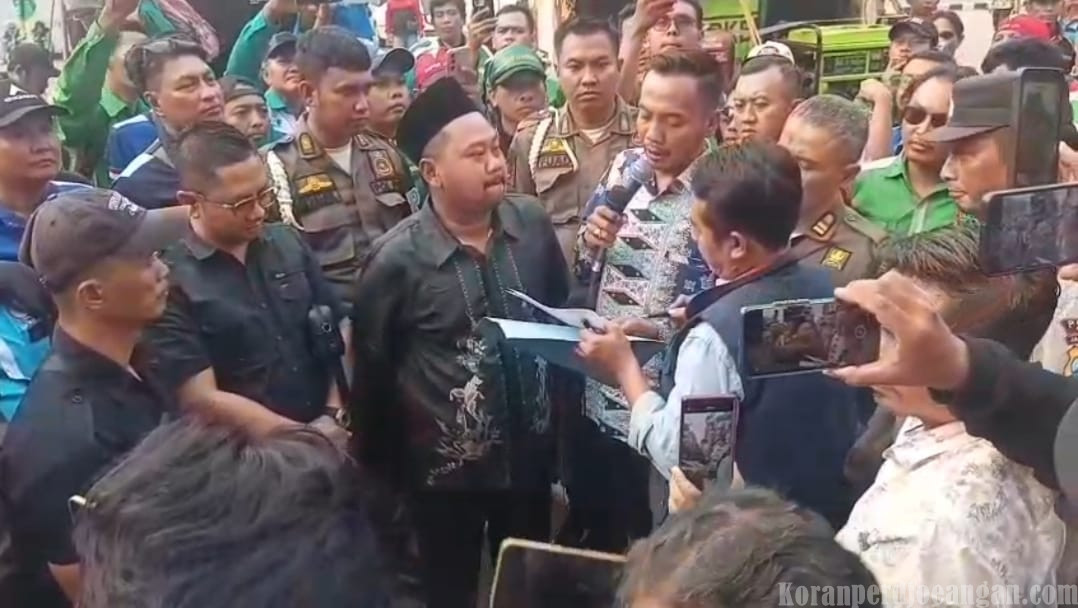 Ribuan Buruh Gresik Kawal Hasil Audiensi, UMK 2027 Diusulkan Naik 10 Persen