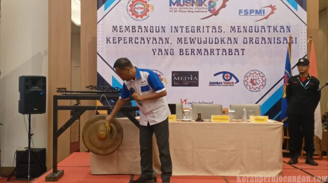 Ketua PC SPAMK FSPMI Karawang Asmat Serum, Resmi Membuka MUSNIK VIII PUK SPAMK FSPMI PT NT Piston Ring Indonesia