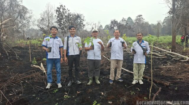 Peduli Lingkungan di Tengah Ancaman Karhutla, Serikat Pekerja FSPMI PT Musim Mas Ikut Tanam 1000 Pohon di Dayun