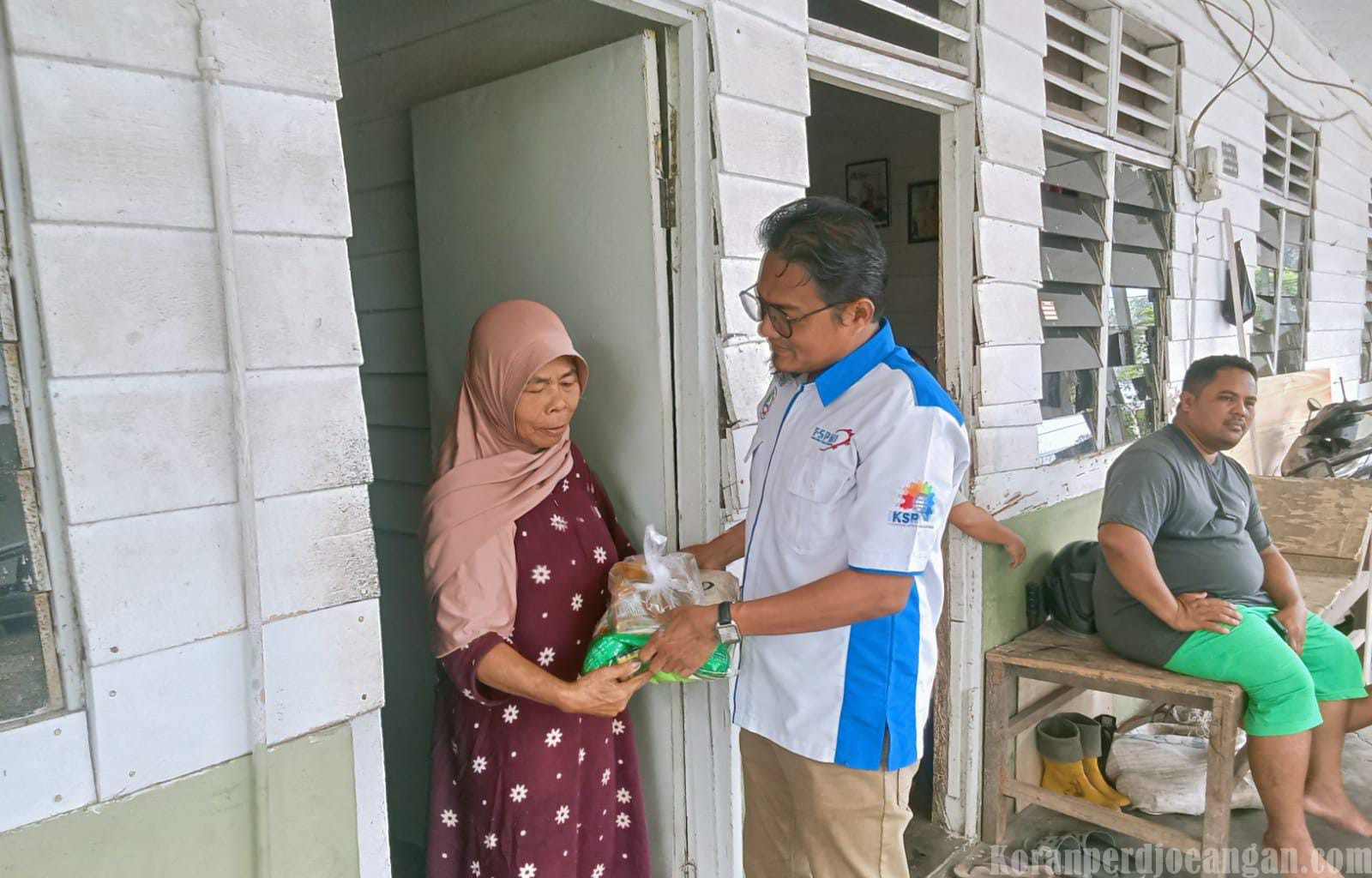Serikat Pekerja FSPMI PT Adei Plantation dan Industry Berbagi Sembako, Wujud Syukur atas Perjuangan Hak Pekerja