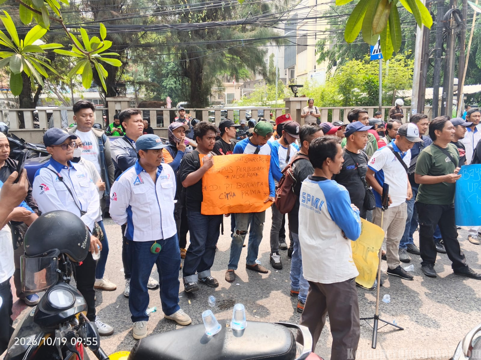 PUK SPAI FSPMI PT IKAPHARMINDO PUTRAMAS Tbk Turun Bersama Dukung Perjuangan Buruh Borwita Citra Prima