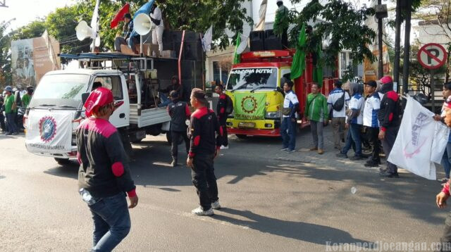 FSPMI Bersama Sekber Gresik Geruduk Kantor BPS, Tuntut Evaluasi Data Pertumbuhan Ekonomi dan Inflasi untuk Pengupahan 2027