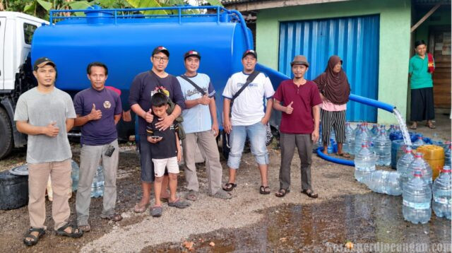 Serikat Pekerja FSPMI PT Sari Takagi Elok Produk Salurkan Air Bersih untuk Warga Terdampak Kekeringan