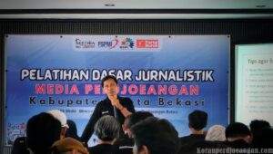 Fotografer Senior Media Perdjoeangan ‎Berikan Materi Photography Dalam Pelatihan Dasar Jurnalistik Media Perdjoeangan Bekasi