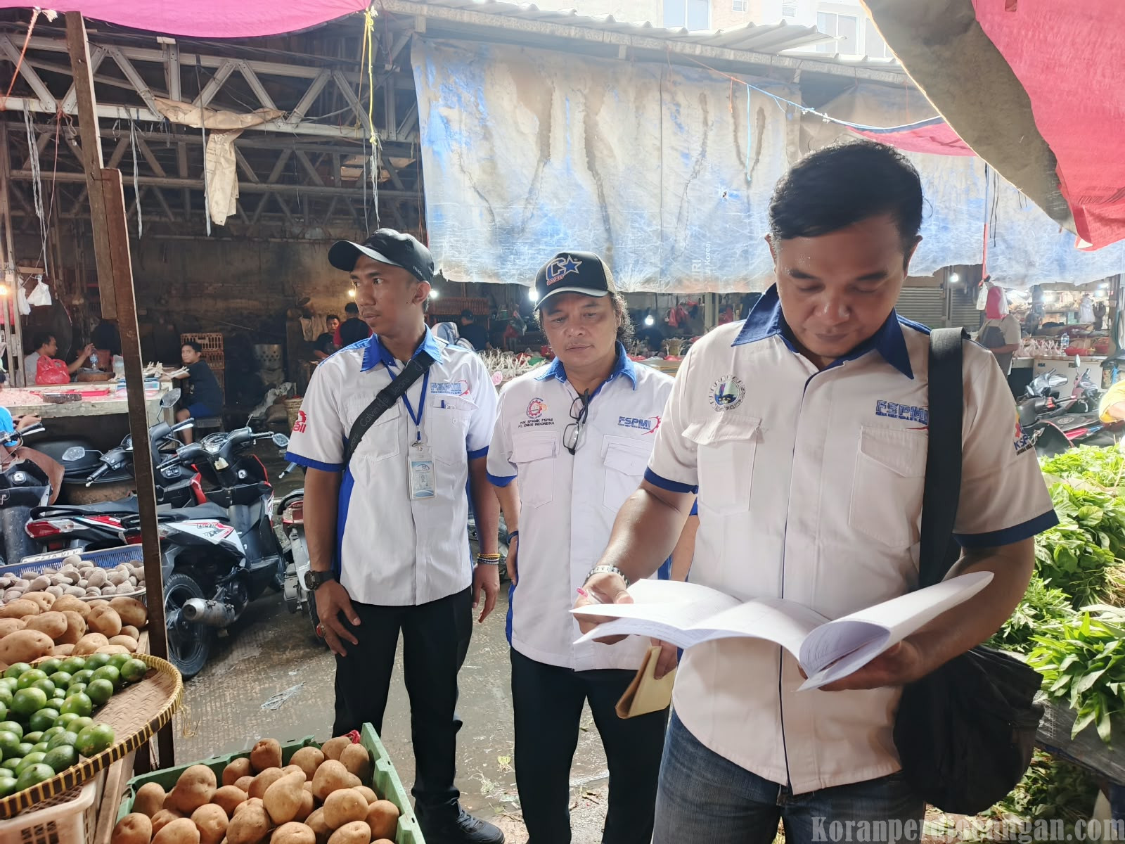 ‎Kebutuhan Hidup Layak (KHL) Jadi Dasar Kenaikan Upah, FSPMI Bekasi Survei Harga Pasar Kranji