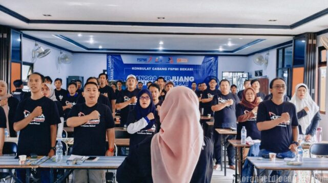 Tak Hanya Berjuang di Pabrik, 52 Buruh Bekasi Belajar Menulis Berita