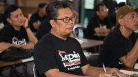 Kacamata Tertinggal, Pintu Jadi Korban! Momen Lucu Warnai Pendidikan Jurnalistik Media Perdjoeangan Bekasi