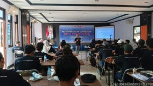 Rumus Sederhana Menulis, Yanto Pengurus MP Bekasi Bekali Peserta Pelatihan Jurnalistik Media Perdjoeangan Bekasi